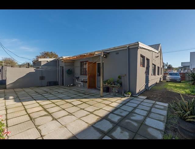 5 BEDROOM FREESTANDING FOR SALE IN WYNBERG UPPER